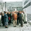 Die 'netten Leute' bei einer Führung durch das neue Regierungsviertel, November 1998. © injoest